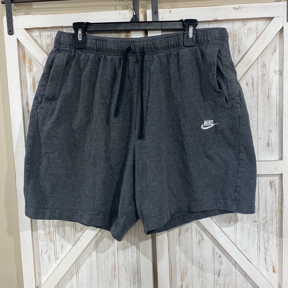 Nike Men’s Jogger Shorts.  Size XL.  Gray